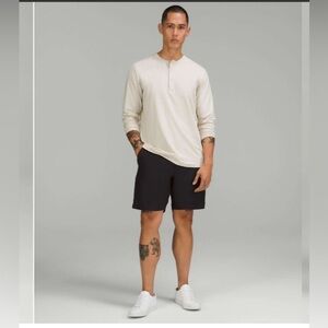 Men's Black Lululemon Commission Classic-Fit Short 7" size 30